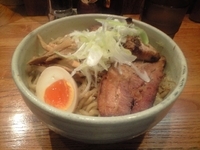 「煮干し汁なし(中盛)+チャーシュー」@らーめん 破顔の写真