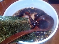 「醤油らーめん・濃口６８０円＋自家製餃子3ヶ、ご飯（150円）」@本八幡だんちょうてーの写真