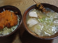 「とりラーメン（小）＋とりカツ丼」@焼鳥居酒屋 ひびきやキッチン2・3の写真