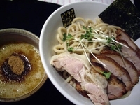 「トリウオツケメン（大）＋焼豚、780円（100円）＋200円」@トリシオブットイメン 井の庄の写真