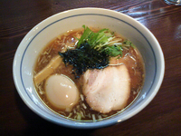 「醤油味玉ラーメン(800円)+茶碗カレー(300円)」@RA-MEN BAR NAGOMIの写真