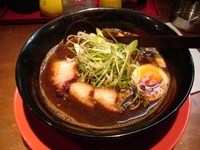 「黒カレーラーメン」@麺匠はなみち 十三店の写真