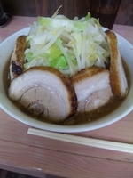 「豚入ラーメン」@魔人豚の写真