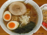 「しょうゆラーメン550円＋半チャーハン220円＆玉子30円」@いのまるの写真