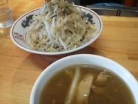 「つけ麺（ヤサイアブラ）￥700」@自家製太麺 ドカ盛 マッチョ 近大前通り本店の写真