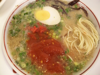 「トマトとんこつラーメン（博多の虎）（780円）」@虎と龍 高槻店の写真