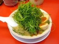 「特製醤油　九条ネギ味玉ラーメン（900円）」@ラーメン魁力屋 武蔵村山店の写真