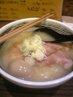「味玉塩ラーメン　８００円」@らあめん ひばりやの写真