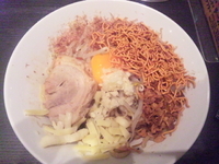 「まぜそば並」@ジャンクガレッジ 東京ラーメンストリートの写真