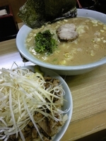 「ラーメン（中）750＆気まぐれ丼350」@奥津家の写真