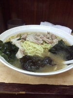 「ラーメン（大盛）、ライス」@イレブンフーズ  源流の写真