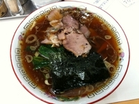 「青島ラーメン＋チャーシュー＋ほうれん草」@青島食堂 秋葉原店の写真