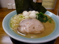 「家系醤油豚骨ラーメン(うずら玉子増し)」@爛々亭 大曽根店の写真
