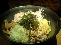 「肉だく油そば　モチモチ麺　大 (900円)＠寵児」@麺や寵児の写真