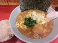「ラーメン中盛り￥750＋半ライス￥100」@おーくら家 本店の写真