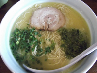 「らーめん+替え玉(750円)」@らーめん まる玉 両国店の写真