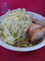 「ブタ入り汁なし７００円」@ラーメン二郎 環七一之江店の写真