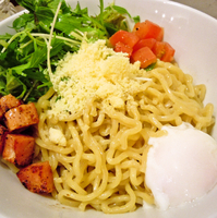 「イタリアン油そば（大盛）￥８００　＋　温玉￥１００」@ジャンク堂の写真