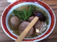 「本丸塩ラー麺＋味玉（￥800＋￥100）」@厚木本丸亭の写真