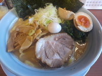 「豚骨醤油味玉ラーメン＋大盛 790+100=890円」@横浜家系ラーメン 松田家 上福岡店の写真