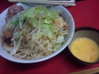 「汁無し＋豚増し＋生卵（野菜・ニンニク・カラメ・魚粉）」@ラーメン二郎 環七一之江店の写真