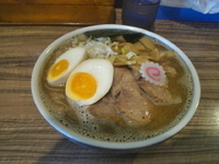 「特製ラーメン＋大盛　900+100=1000円」@麺屋 英の写真