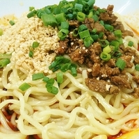 「汁なし担々麺800円+サービスライス」@麺や双六の写真