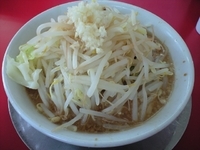 「ラーメン並700円　野菜・ニンニクちょい増し」@ジャンクガレッジ 熊谷店の写真