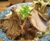 「ラーメン並（野菜・ニンニク）750円+ステーキ300円」@ラーメン燈郎の写真