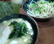 「塩とんこつ650円+もやキャベ100円」@神鷹山の写真