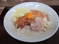 「まぜそば(全増し)750円」@ジャンクガレッジ プレナ幕張店の写真