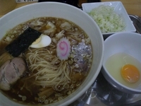 「ワンタン麺（小）・刻みネギ・生玉子」@川越大勝軒の写真