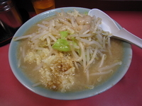 「ラーメン（全部増し・麺固）700円」@ラーメン二郎 歌舞伎町店の写真