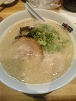 「三河式豚骨（半熟玉子トッピング）」@三河ラーメン 日本晴れの写真