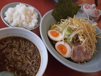 「魚節香る魚介とんこつつけ麺半ライスセット880円+ネギ増し」@ラーメン山岡家 佐野店の写真