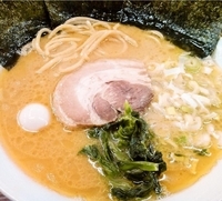 「藤家セット(塩豚骨ラーメン・餃子３個・ライス)880円」@横浜家系ラーメン 藤家の写真