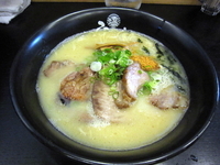 「とろり白湯塩ラーメン+チャーシュー」@ひるがおの写真