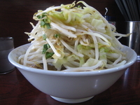 「醤油らーめん（野菜4倍盛）＋味付け玉子＋こま切れチャーシュー」@ラーメン頂の写真