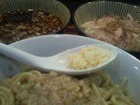 「つけ麺(やさい少な目、にんにく、あぶらマシマシ) 650￥」@ラーメン・つけ麺 笑福 大阪西中島店の写真