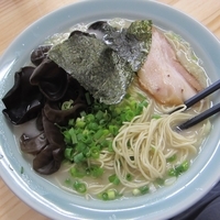 「長浜らーめん（塩）+替玉（チラシサービス）+キクラゲ」@長浜ラーメン あづま つくば店の写真