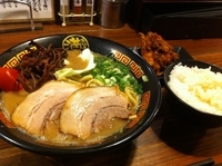 「釜炊きとんこつラーメン ＋からあげセット」@釜炊き豚骨ラーメンきら星 満天の写真