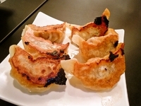 「楽々餃子　￥４５０」@音麺酒家 楽々の写真