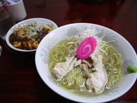 「冷やしラーメン７５０円＋半麻婆丼セット３００円＋餃子」@园々の写真