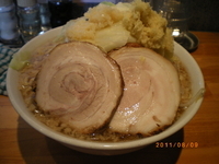 「剣ラーメン　￥700　大盛　￥50　脂以外全部マシ」@麺屋 騎士の写真