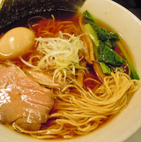「鶏と魚介の芳醇・味玉醤油らーめん」@麺処 ほん田 東京駅一番街店の写真