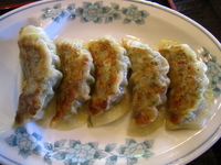 「手作り餃子（５個）３６５円」@かなざわ亭の写真