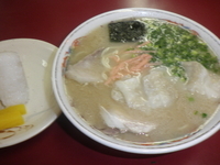 「ワンタンメン(７５０円)おにぎり(１６０円)」@東洋軒の写真