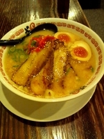 「豚骨チャーシュー白らーめん 950円」@よってこや 五反田東興ホテル店の写真