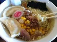 「塩ラーメン 水餃子２ケ入り 650円」@自家製麺 名無しの写真