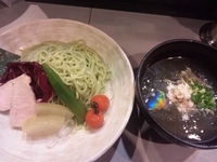 「【季節のつけそば】夏野菜と蒸し鶏の冷たいつけそば￥800」@中華蕎麦 瑞山（ZUIZAN）の写真